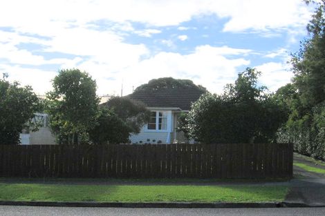 Photo of property in 19 Gloria Avenue, Te Atatu Peninsula, Auckland, 0610