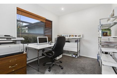 Photo of property in 17 Scarlet Oak Drive, Schnapper Rock, Auckland, 0632