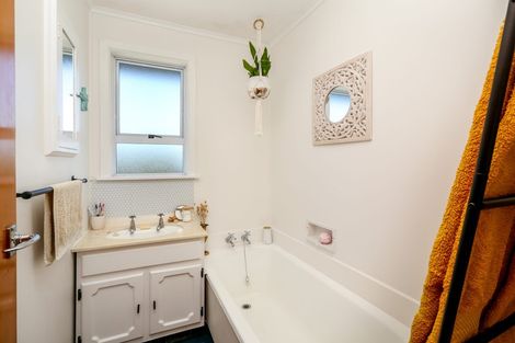 Photo of property in 185 Omata Road, Blagdon, New Plymouth, 4310