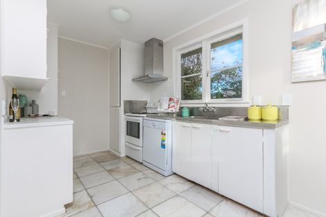 Photo of property in 37 Dundale Avenue, Blockhouse Bay, Auckland, 0600