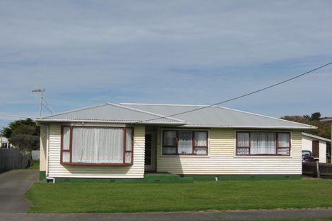 Photo of property in 14 Waitote Street, Castlecliff, Whanganui, 4501