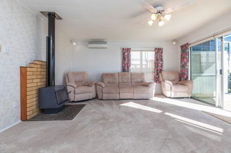 Photo of property in 1420 Whangaparaoa Road, Army Bay, Whangaparaoa, 0930