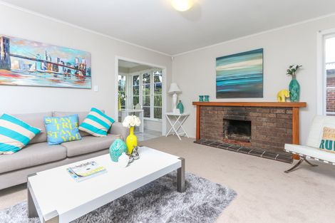 Photo of property in 37 Dundale Avenue, Blockhouse Bay, Auckland, 0600