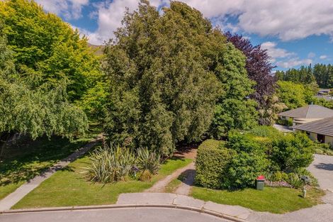 Photo of property in 24 Heuchan Lane, Wanaka, 9305