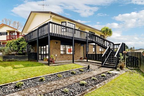 Photo of property in 5 Stockton Place, Glendene, Auckland, 0602