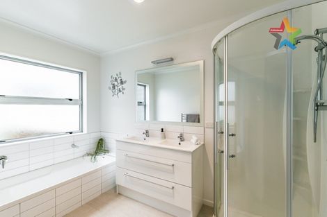 Photo of property in 17 Cresswell Place, Johnsonville, Wellington, 6037