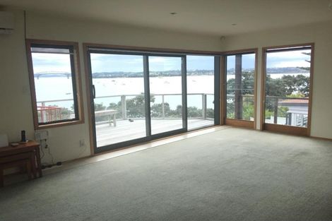 Photo of property in 106a Stanley Point Road, Stanley Point, Auckland, 0624