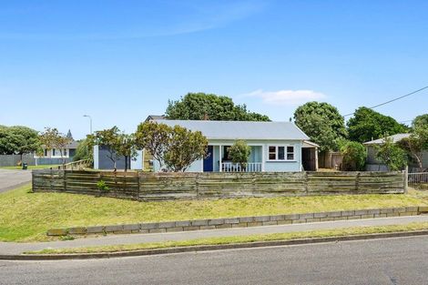 Photo of property in 18 Waimea Road, Waikanae Beach, Waikanae, 5036