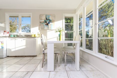 Photo of property in 37 Dundale Avenue, Blockhouse Bay, Auckland, 0600