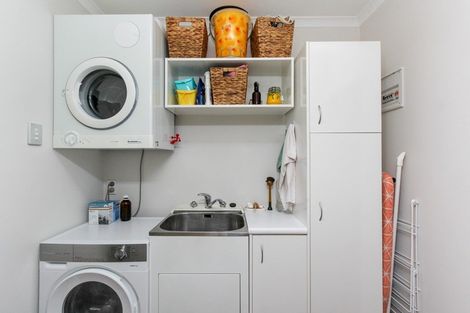 Photo of property in 61 Lismore Street, Merrilands, New Plymouth, 4312