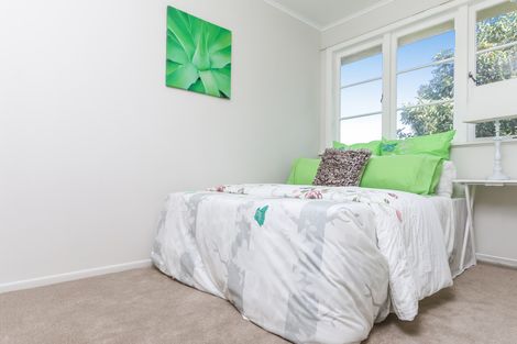 Photo of property in 37 Dundale Avenue, Blockhouse Bay, Auckland, 0600