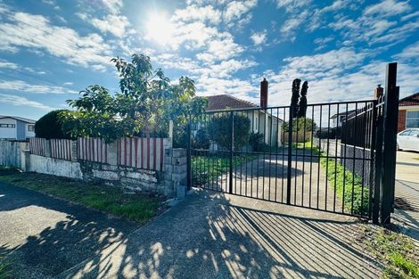 Photo of property in 39 Cambridge Terrace, Papatoetoe, Auckland, 2025