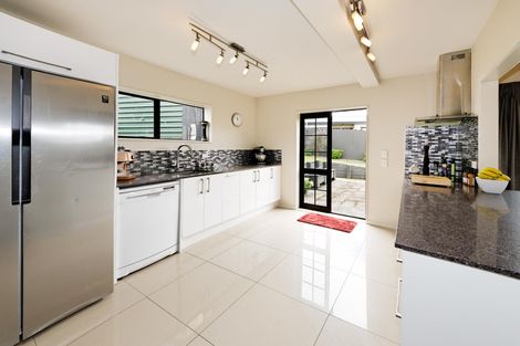 Photo of property in 5 Stockton Place, Glendene, Auckland, 0602