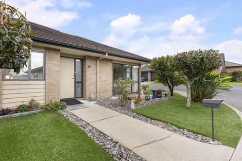 Photo of property in 58 Royalle Mews, Botany Downs, Auckland, 2010