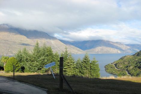 Photo of property in 18 Miller Place, Sunshine Bay, Queenstown, 9300