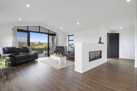 Photo of property in 39 Lakeside Terrace, Omokoroa, 3114