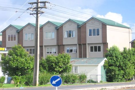 Photo of property in 6/49 Henderson Valley Road, Henderson, Auckland, 0612