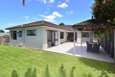 Photo of property in 31 Ronald Macken Place, Windsor Park, Auckland, 0632