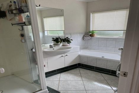 Photo of property in 41 Corta Bella Place, Golflands, Auckland, 2013