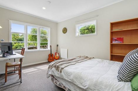 Photo of property in 6 Franklyn Road, Tawa, Wellington, 5028