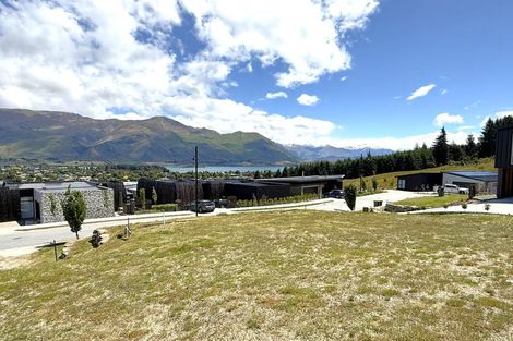 Photo of property in 16 Akitu Rise, Wanaka, 9305