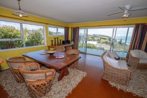 Photo of property in 22 Seaview Road, Cable Bay, 0420