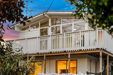 Photo of property in 18 Outlook Road, Greenhithe, Auckland, 0632