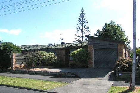 Photo of property in 1/7 Seaview Avenue, Northcote, Auckland, 0627