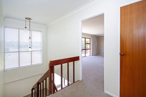 Photo of property in 1/2 Sylvan Avenue, Northcote, Auckland, 0627