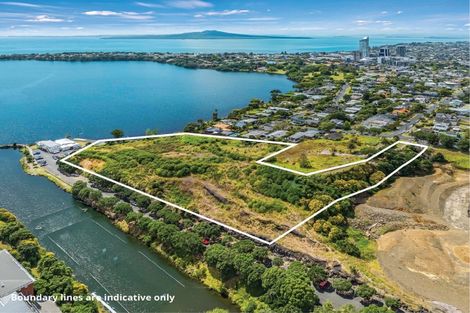 Photo of property in 2d Northcote Road, Takapuna, Auckland, 0622