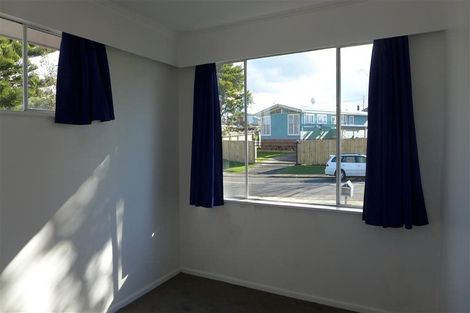 Photo of property in 3 Patts Avenue, Glendene, Auckland, 0602