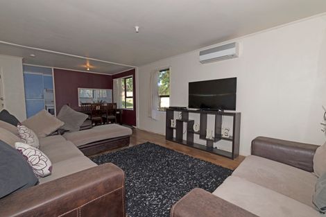 Photo of property in 3 Glucina Place, Glen Eden, Auckland, 0602
