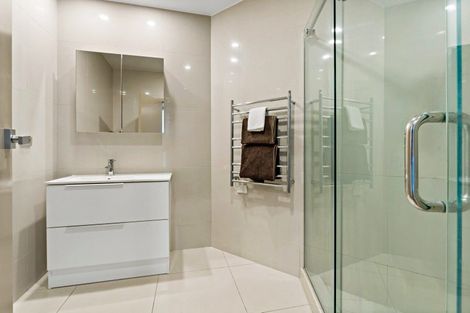 Photo of property in 9d/2 Saint Martins Lane, Grafton, Auckland, 1010