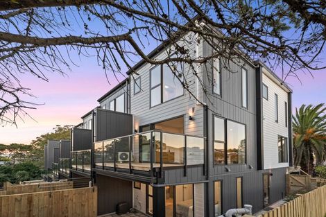 Photo of property in 1/33 Elizabeth Drive, West Harbour, Auckland, 0618
