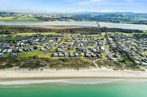 Photo of property in 13 Te Mana Street, Omaha, 0986