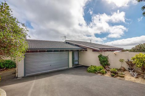 Photo of property in 76 Cannon Hill Crescent, Mount Pleasant, Christchurch, 8081