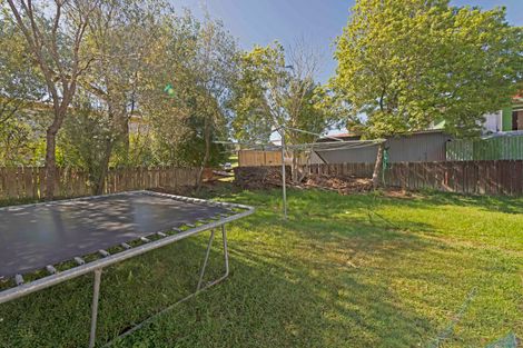 Photo of property in 3 Glucina Place, Glen Eden, Auckland, 0602