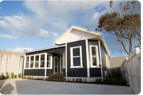 Photo of property in 210 Courtenay Street, New Plymouth, 4312