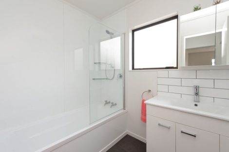 Photo of property in 35b Lyn Grove, Papamoa Beach, Papamoa, 3118