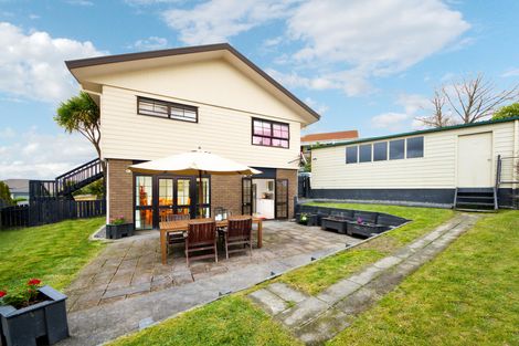 Photo of property in 5 Stockton Place, Glendene, Auckland, 0602