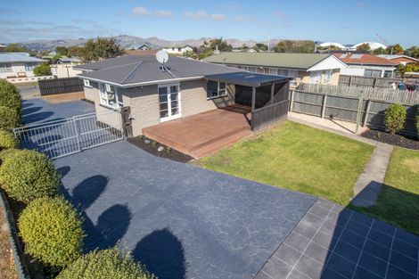 Photo of property in 12 Rosanna Place, Aranui, Christchurch, 8061