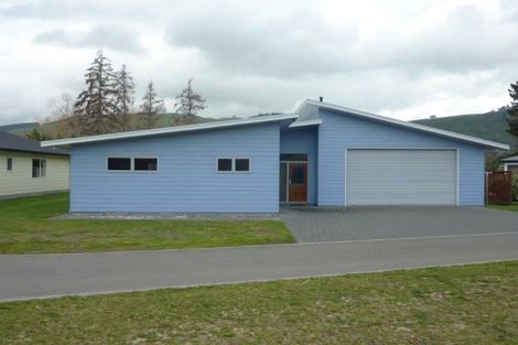 Photo of property in 2 Lakemere Way, Kinloch, Taupo, 3377