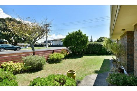 Photo of property in 37 Centreway Road, Orewa, 0931