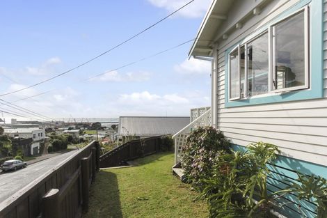 Photo of property in 61 Pioneer Road, Moturoa, New Plymouth, 4310