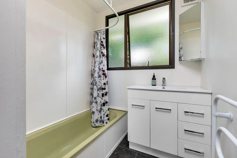 Photo of property in 2/109 Oreil Avenue, West Harbour, Auckland, 0618