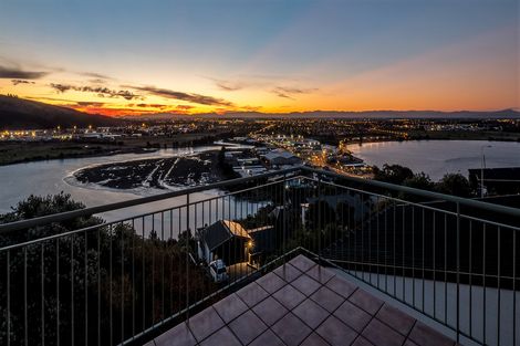 Photo of property in 76 Cannon Hill Crescent, Mount Pleasant, Christchurch, 8081