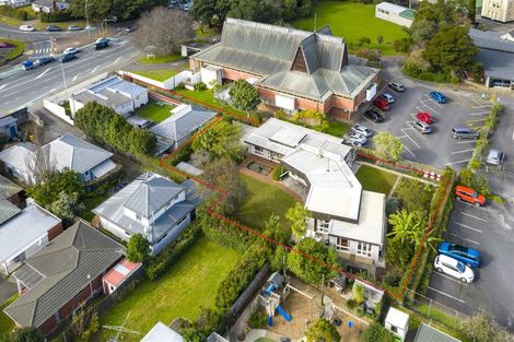 Photo of property in 10 Taharoto Road, Takapuna, Auckland, 0622