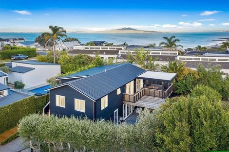 Photo of property in 2/31 Heathcote Road, Castor Bay, Auckland, 0620