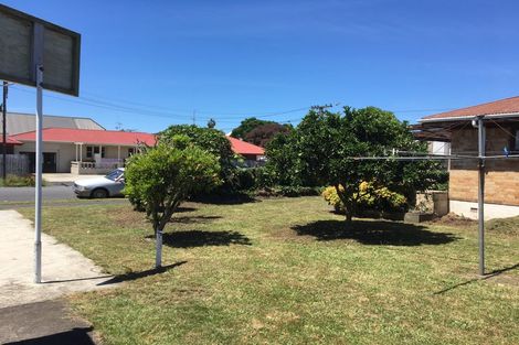 Photo of property in 1 Snead Place, Hamilton East, Hamilton, 3216