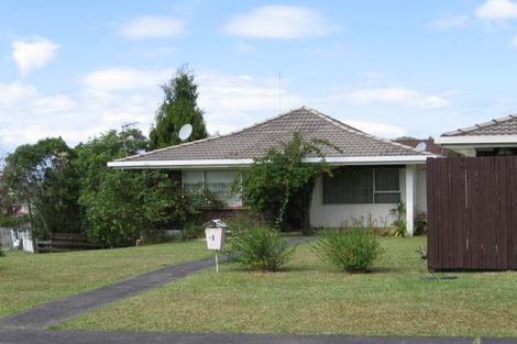 Photo of property in 1 Longbill Place, Glendene, Auckland, 0602